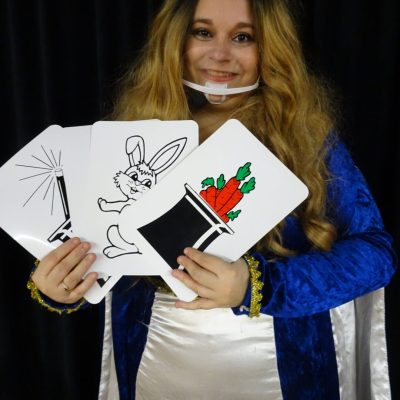 Mon-grand-pere-est-magicien-Jessica-carte-lapin-magicienne